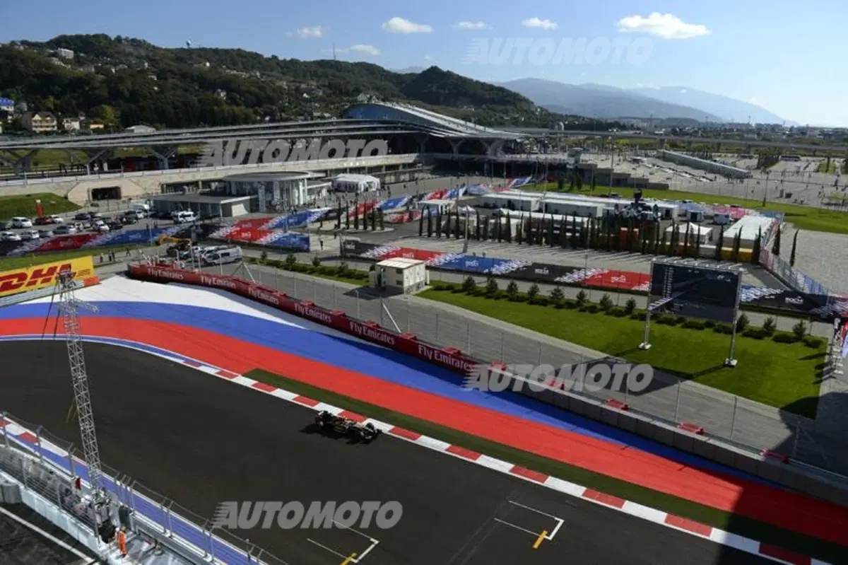 Formula 1 Russia 2014: Hamilton in pole. Disastro Vettel, Alonso ci prova (11)