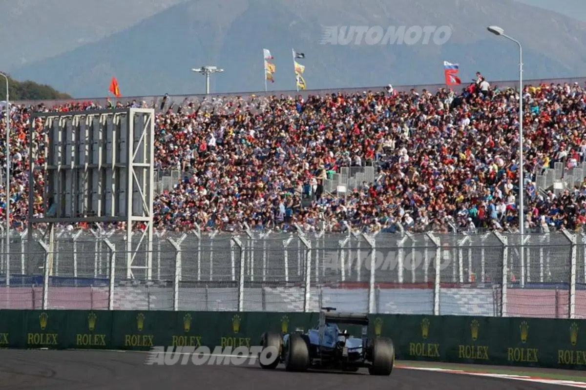 Formula 1 Russia 2014: Hamilton domina, rimonta strepitosa per Rosberg (4)
