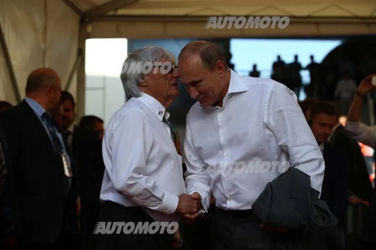 Formula 1 Russia 2014: Hamilton domina, rimonta strepitosa per Rosberg (10)