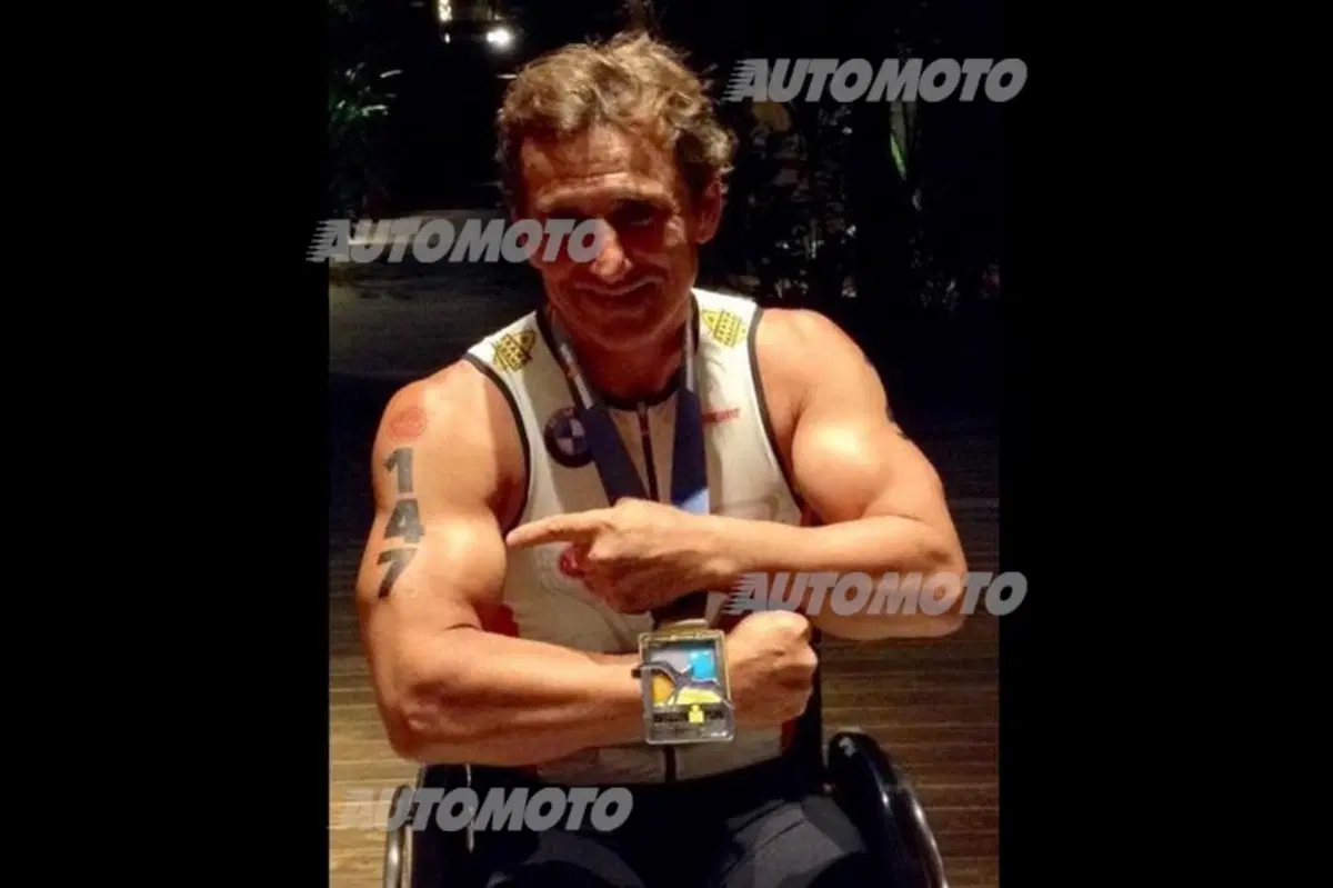 Zanardi completa l'Ironman in meno di 10 ore (2)