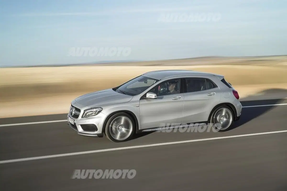 Mercedes-Benz GLA 45 AMG (2)