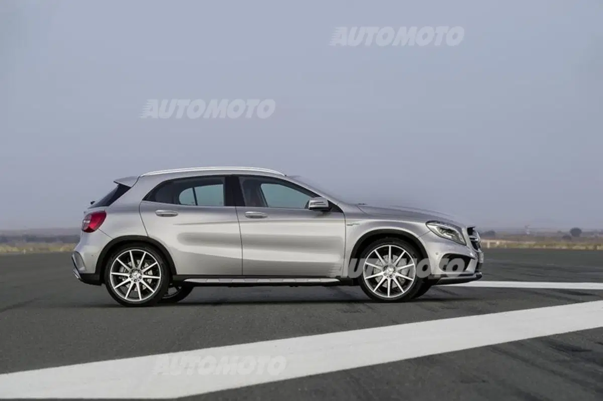 Mercedes-Benz GLA 45 AMG (13)