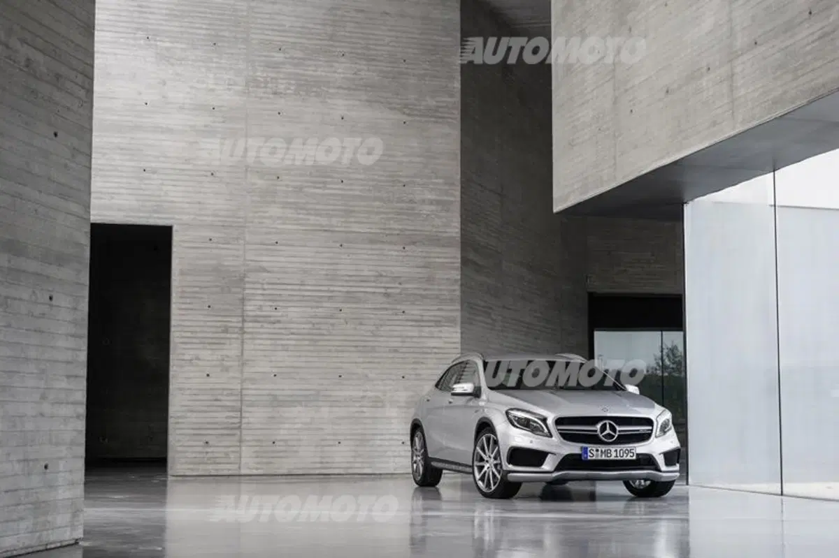 Mercedes-Benz GLA 45 AMG (14)