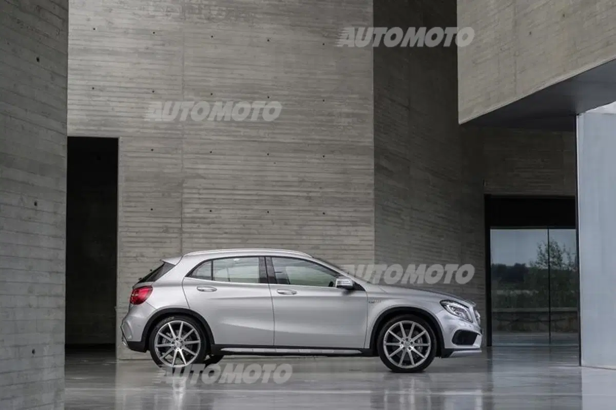 Mercedes-Benz GLA 45 AMG (16)
