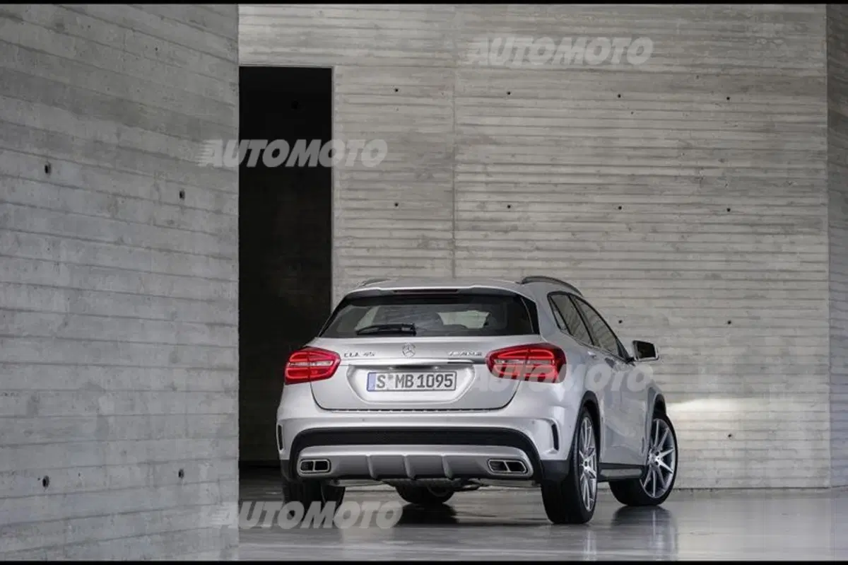 Mercedes-Benz GLA 45 AMG (18)