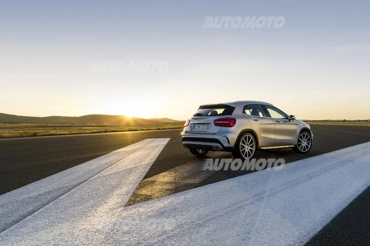 Mercedes-Benz GLA 45 AMG (21)