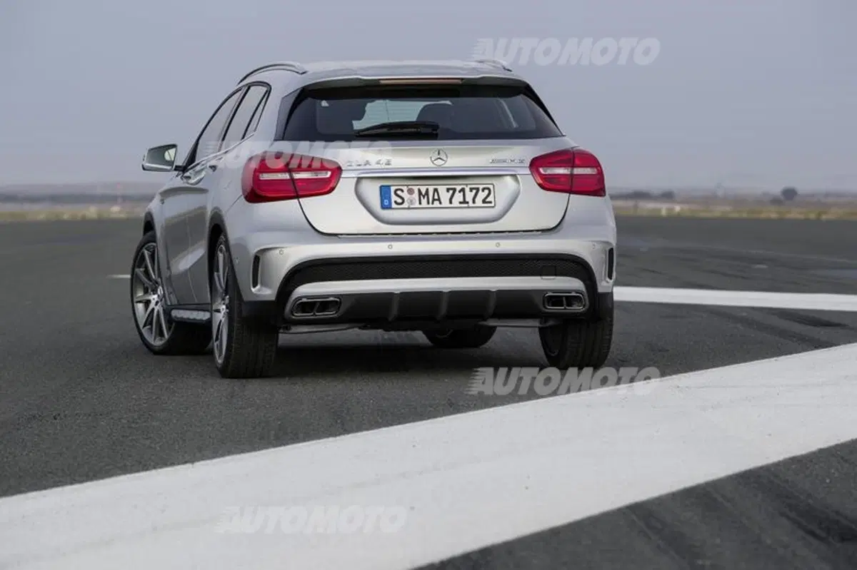 Mercedes-Benz GLA 45 AMG (23)
