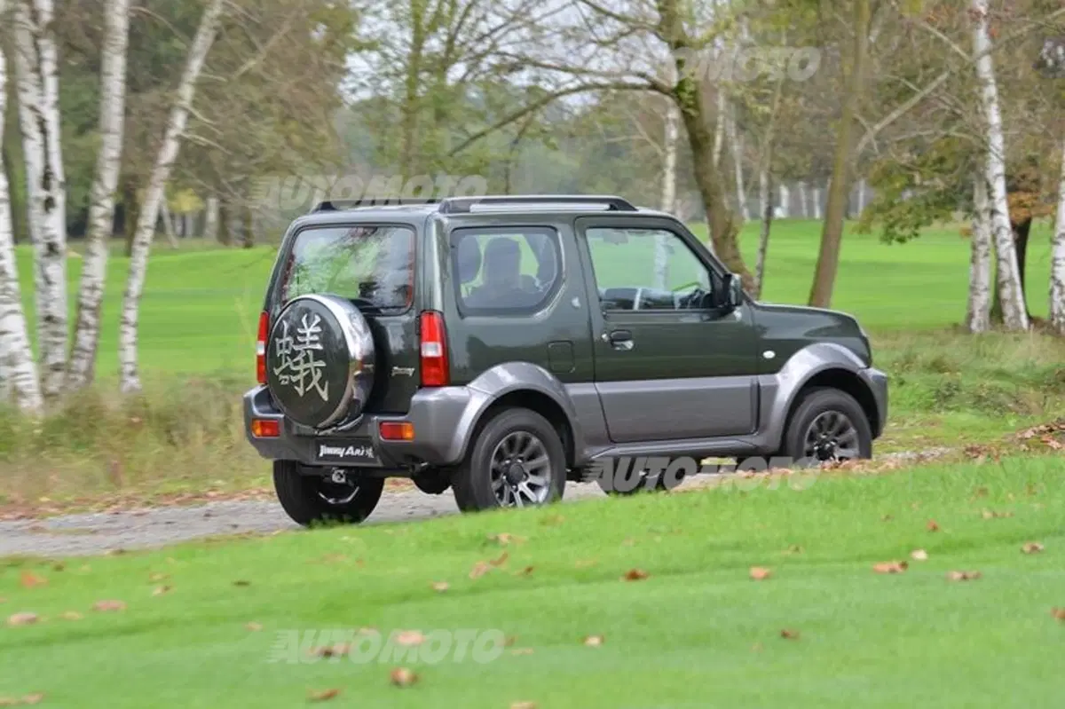 Suzuki Jimny Arì: con la forza di una formica traina 30 tonnellate [video] (3)