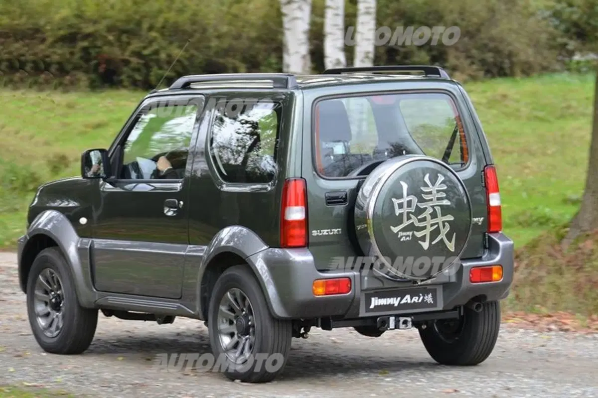 Suzuki Jimny Arì: con la forza di una formica traina 30 tonnellate [video] (5)