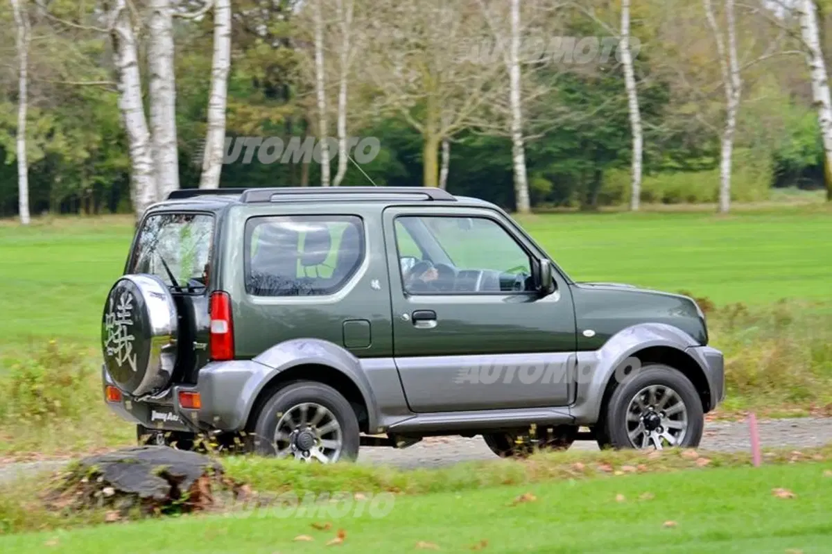 Suzuki Jimny Arì: con la forza di una formica traina 30 tonnellate [video] (7)