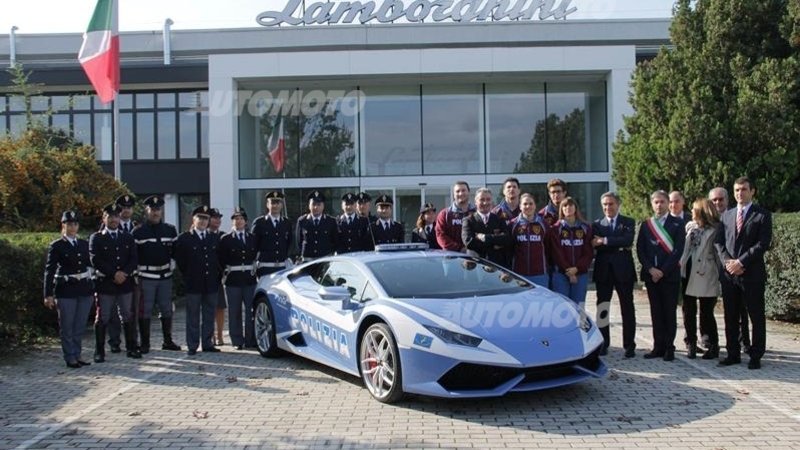 Lamborghini apre le porte agli atleti della Polizia di Stato