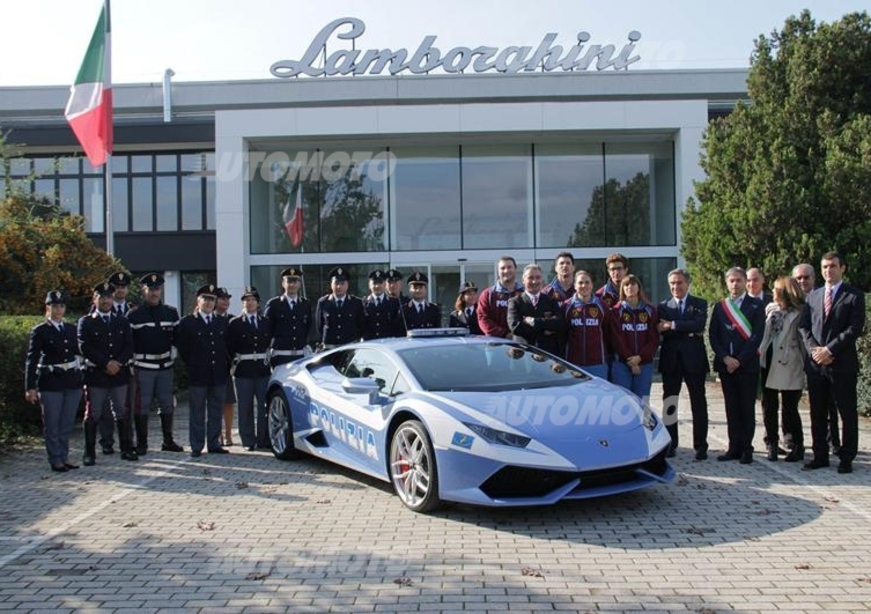 Lamborghini apre le porte agli atleti della Polizia di Stato