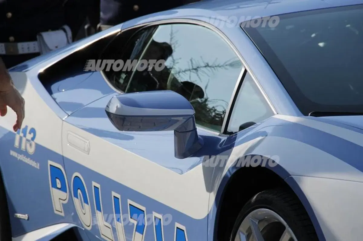 Lamborghini apre le porte agli atleti della Polizia di Stato (11)
