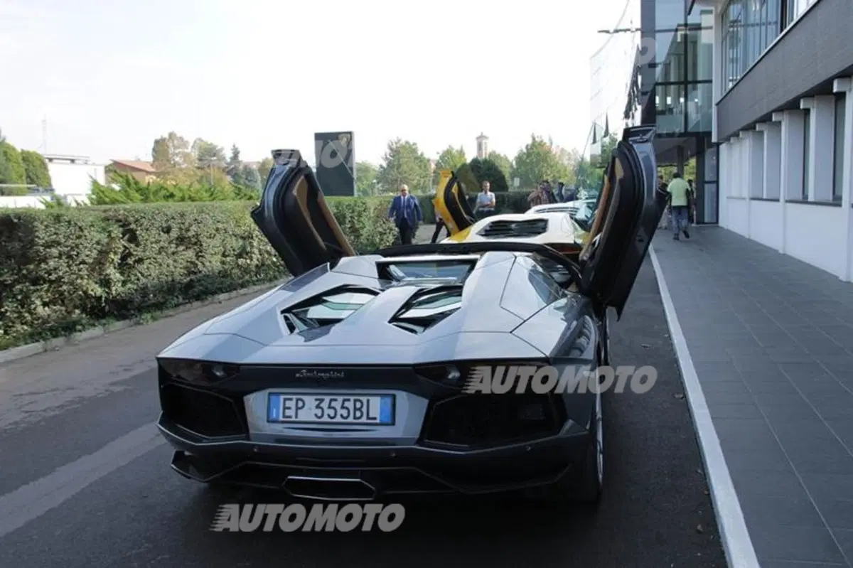 Lamborghini apre le porte agli atleti della Polizia di Stato (20)