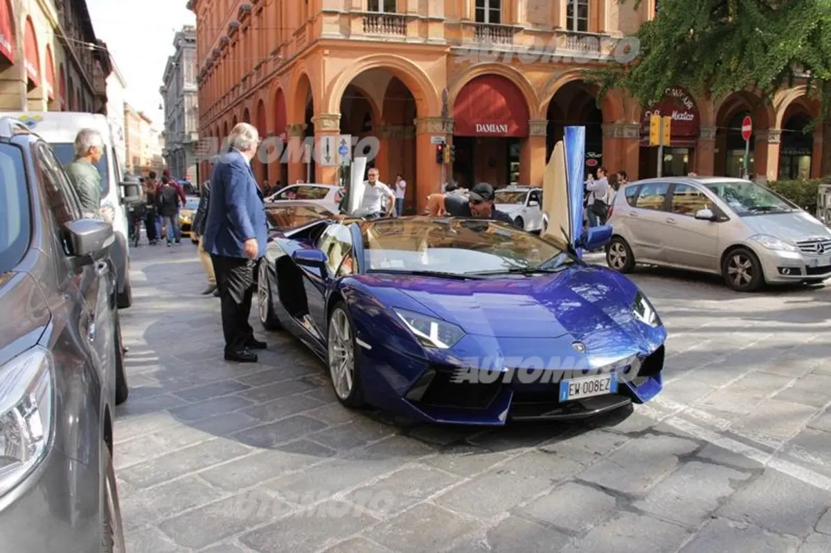 Lamborghini apre le porte agli atleti della Polizia di Stato (22)