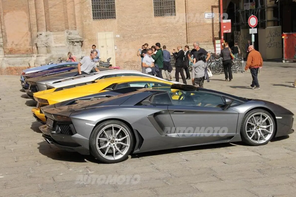 Lamborghini apre le porte agli atleti della Polizia di Stato (26)