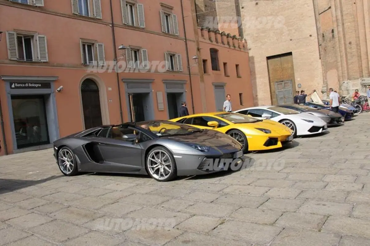 Lamborghini apre le porte agli atleti della Polizia di Stato (27)