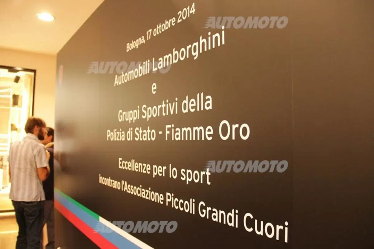 Lamborghini apre le porte agli atleti della Polizia di Stato (33)