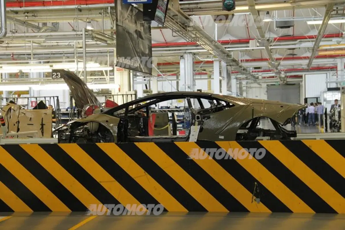 Lamborghini apre le porte agli atleti della Polizia di Stato (36)