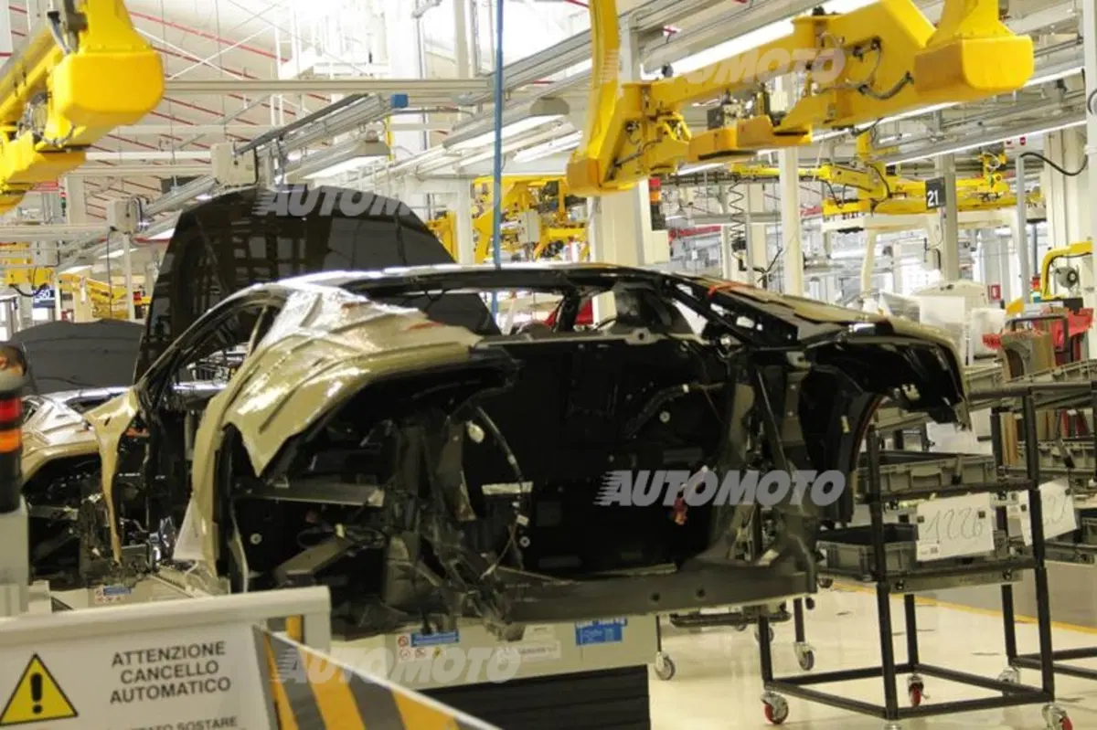 Lamborghini apre le porte agli atleti della Polizia di Stato (37)