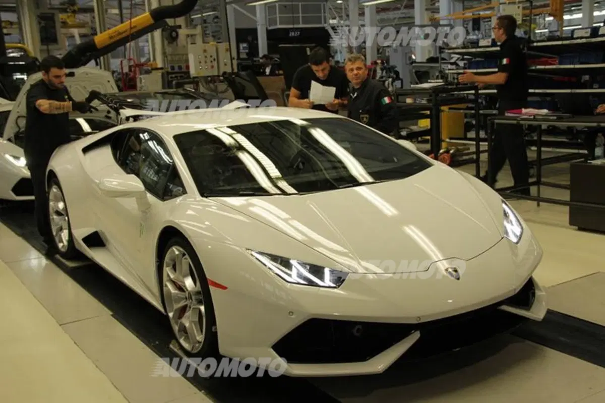 Lamborghini apre le porte agli atleti della Polizia di Stato (41)
