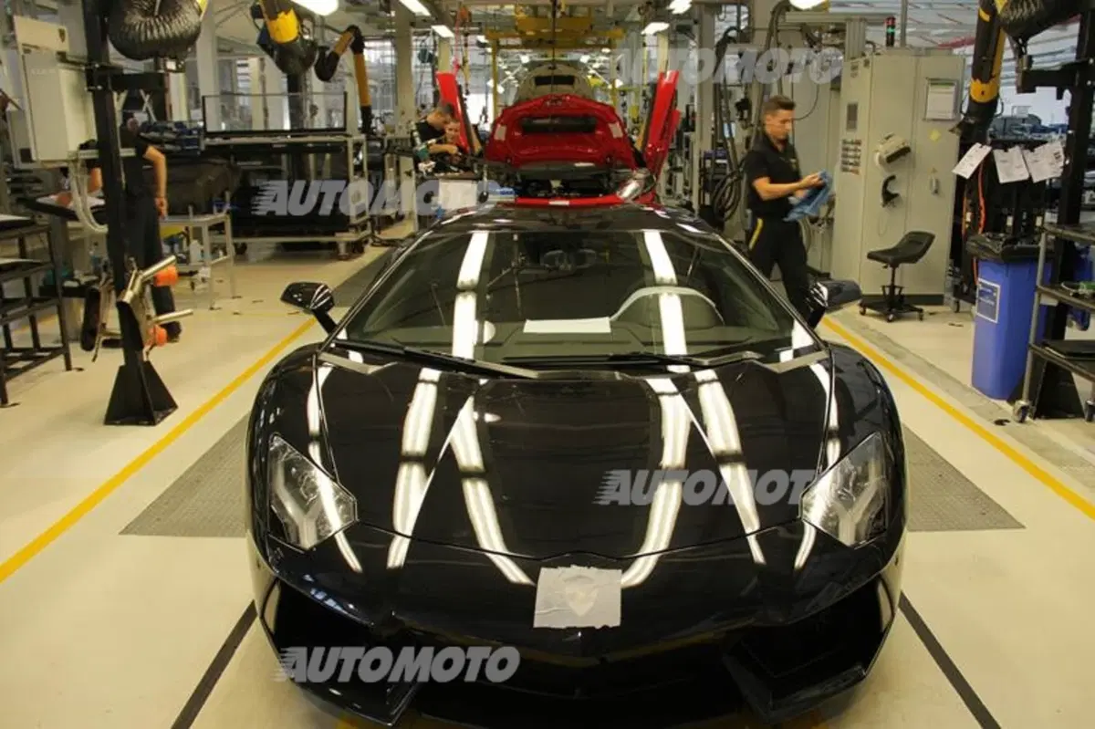 Lamborghini apre le porte agli atleti della Polizia di Stato (52)