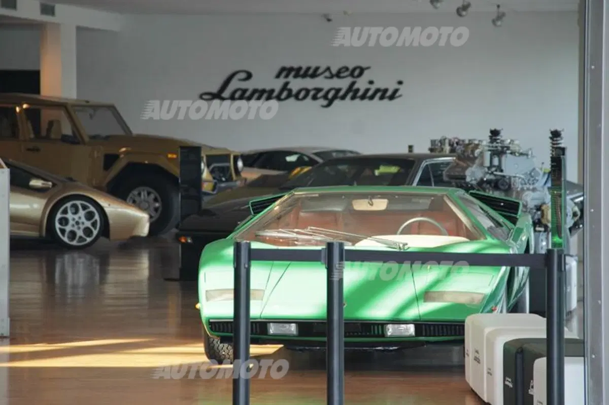 Lamborghini apre le porte agli atleti della Polizia di Stato (59)