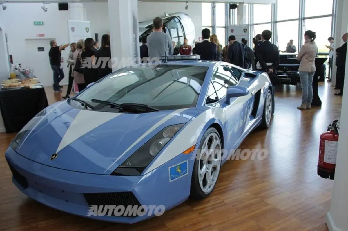 Lamborghini apre le porte agli atleti della Polizia di Stato (60)