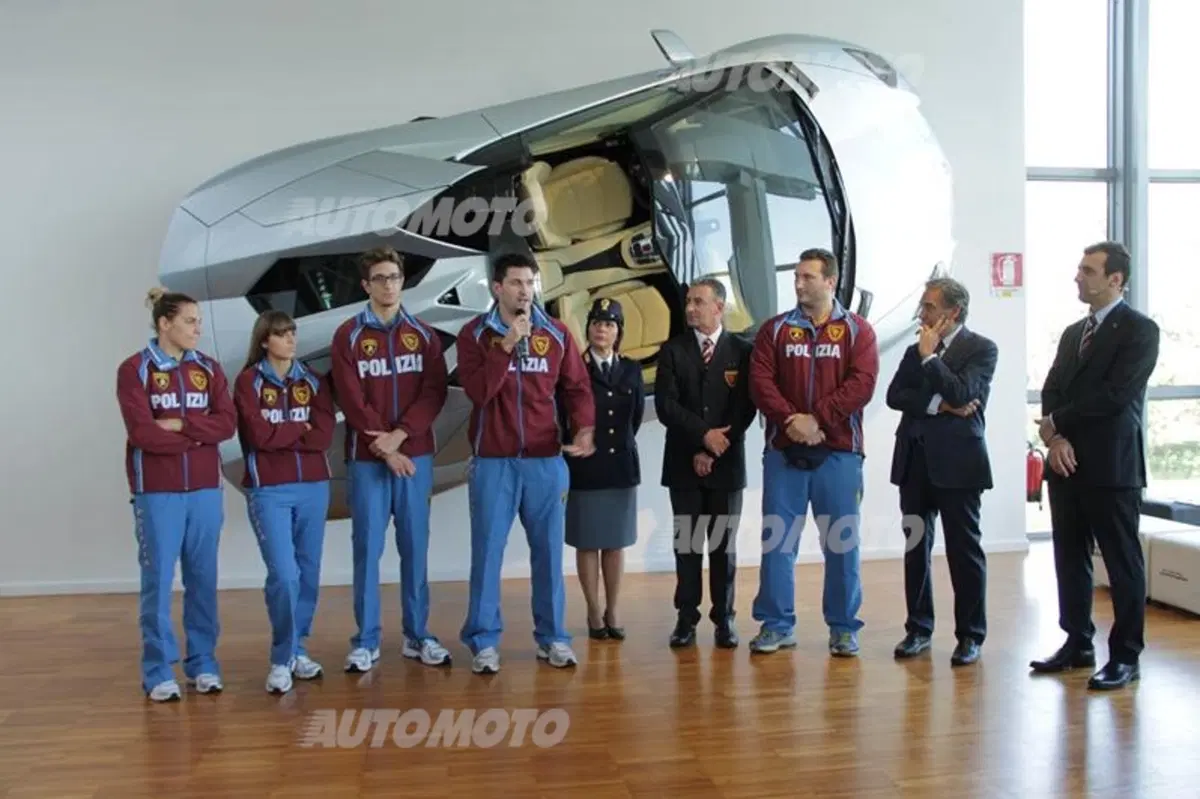 Lamborghini apre le porte agli atleti della Polizia di Stato (62)