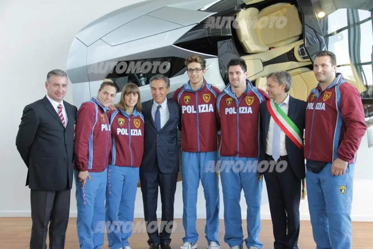 Lamborghini apre le porte agli atleti della Polizia di Stato (63)