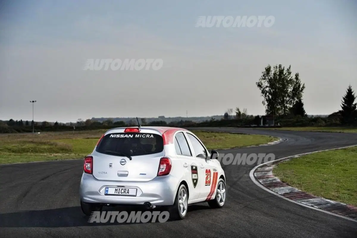 Nissan Micra Cup: l'auto da corsa più economica del mondo (5)