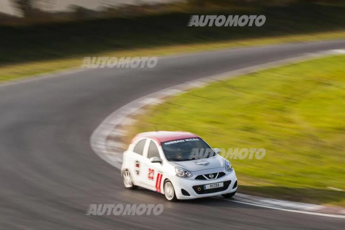 Nissan Micra Cup: l'auto da corsa più economica del mondo (8)