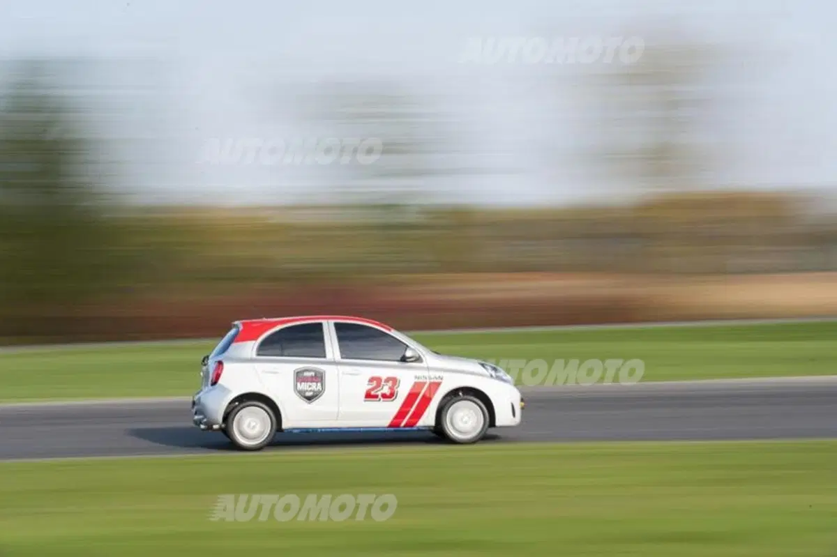 Nissan Micra Cup: l'auto da corsa più economica del mondo (12)