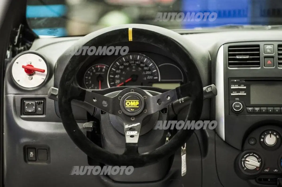 Nissan Micra Cup: l'auto da corsa più economica del mondo (13)