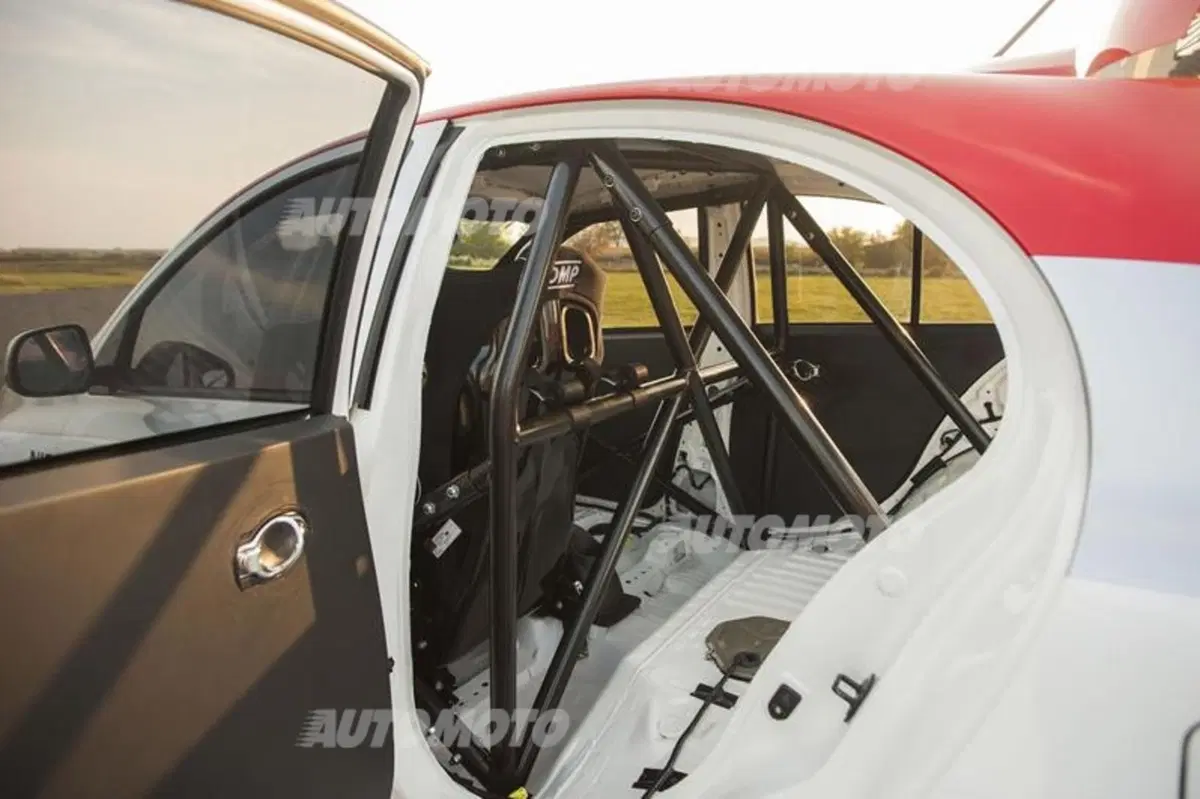 Nissan Micra Cup: l'auto da corsa più economica del mondo (16)