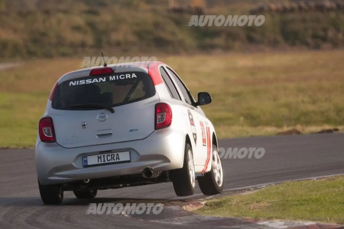 Nissan Micra Cup: l'auto da corsa più economica del mondo (24)