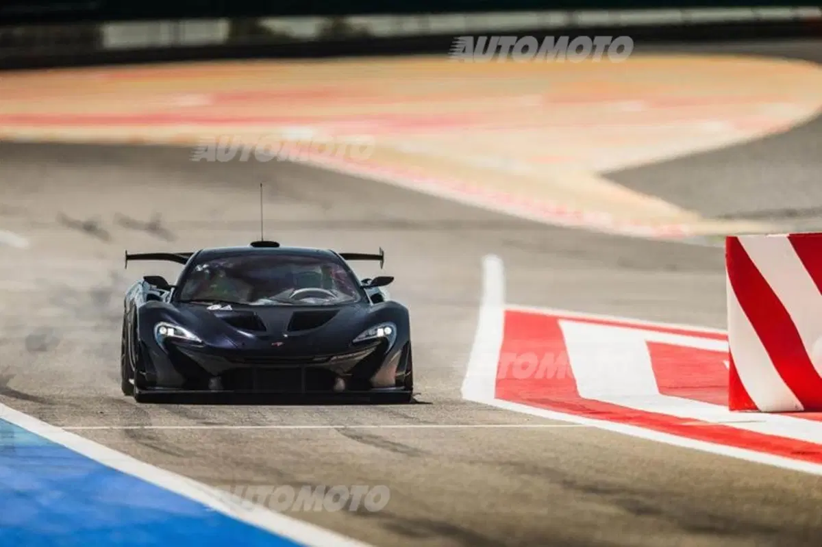 McLaren P1 GTR: le prime immagini degli interni (5)