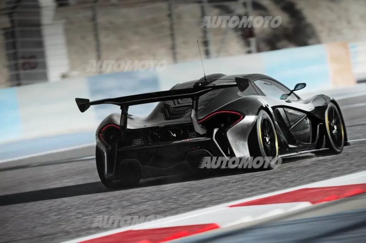 McLaren P1 GTR: le prime immagini degli interni (7)