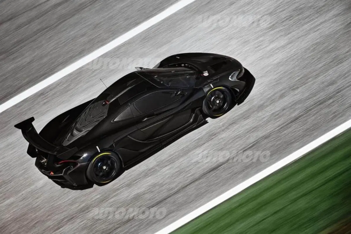 McLaren P1 GTR: le prime immagini degli interni (8)