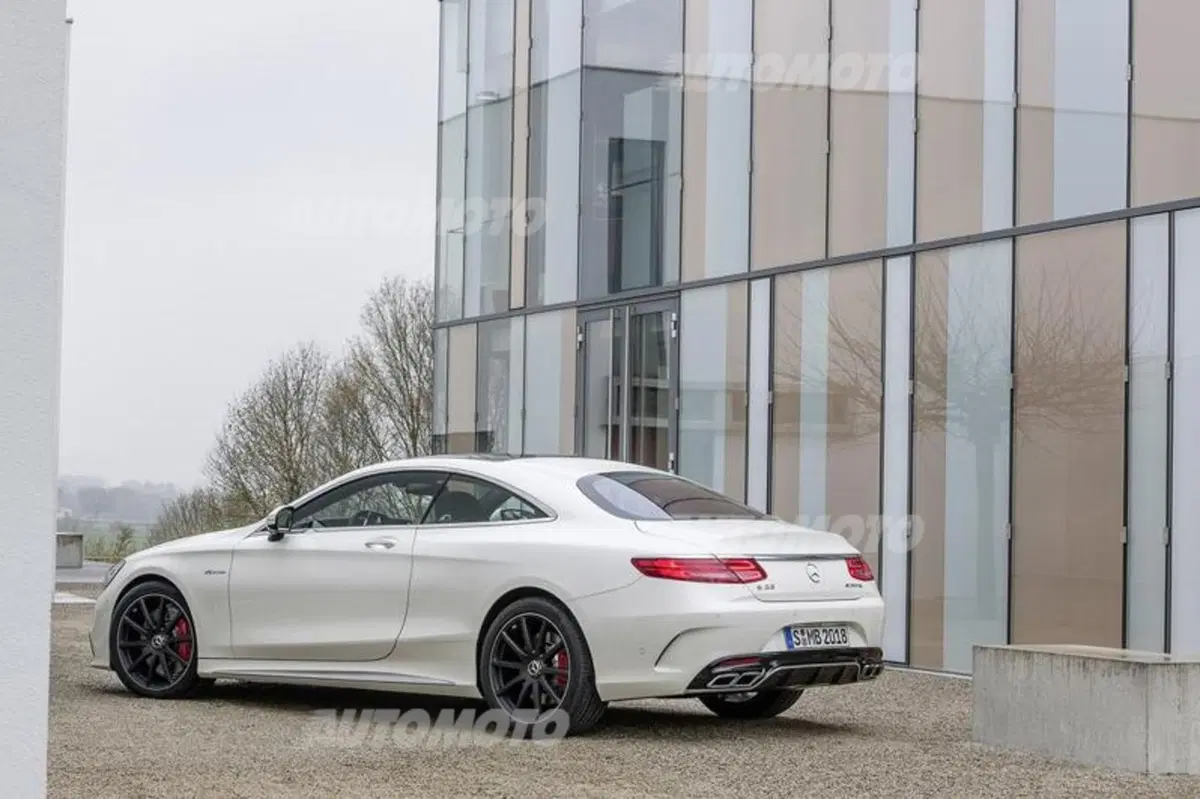 Mercedes-Benz S 63 AMG Coupé (4)