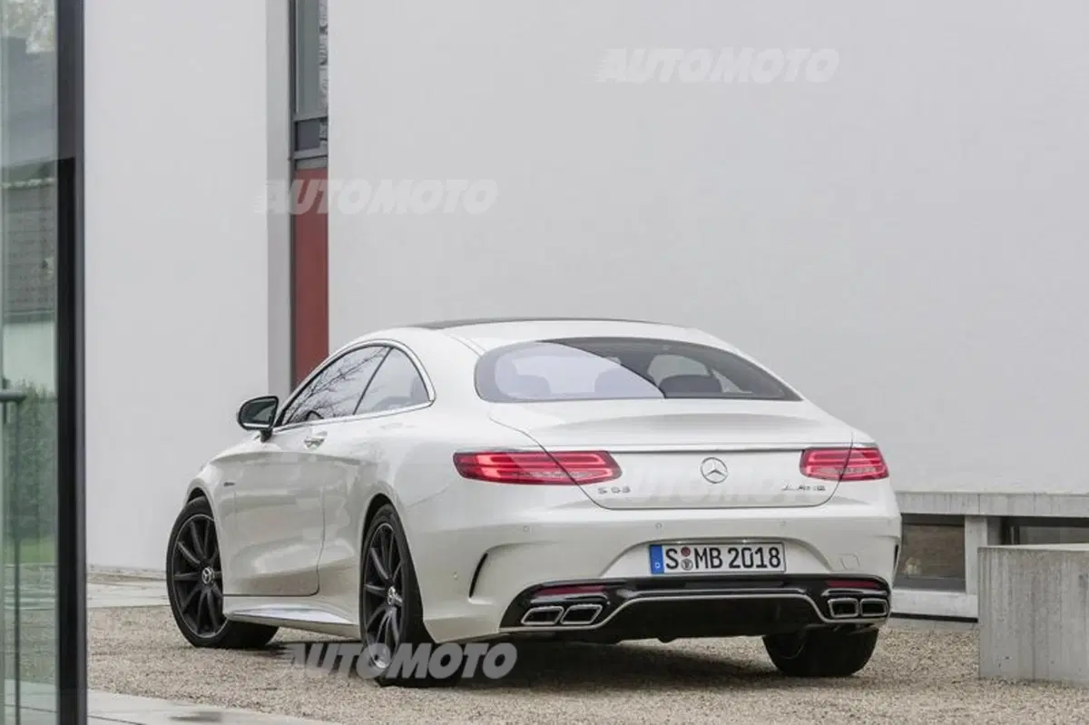 Mercedes-Benz S 63 AMG Coupé (10)