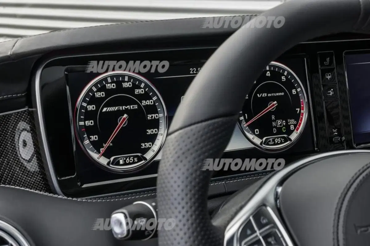 Mercedes-Benz S 63 AMG Coupé (15)