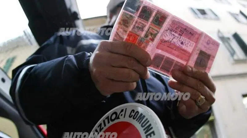 Guidi un'auto intestata ad un altro? Attenzione alla multa. De Vita: &laquo;Facciamo chiarezza&raquo;