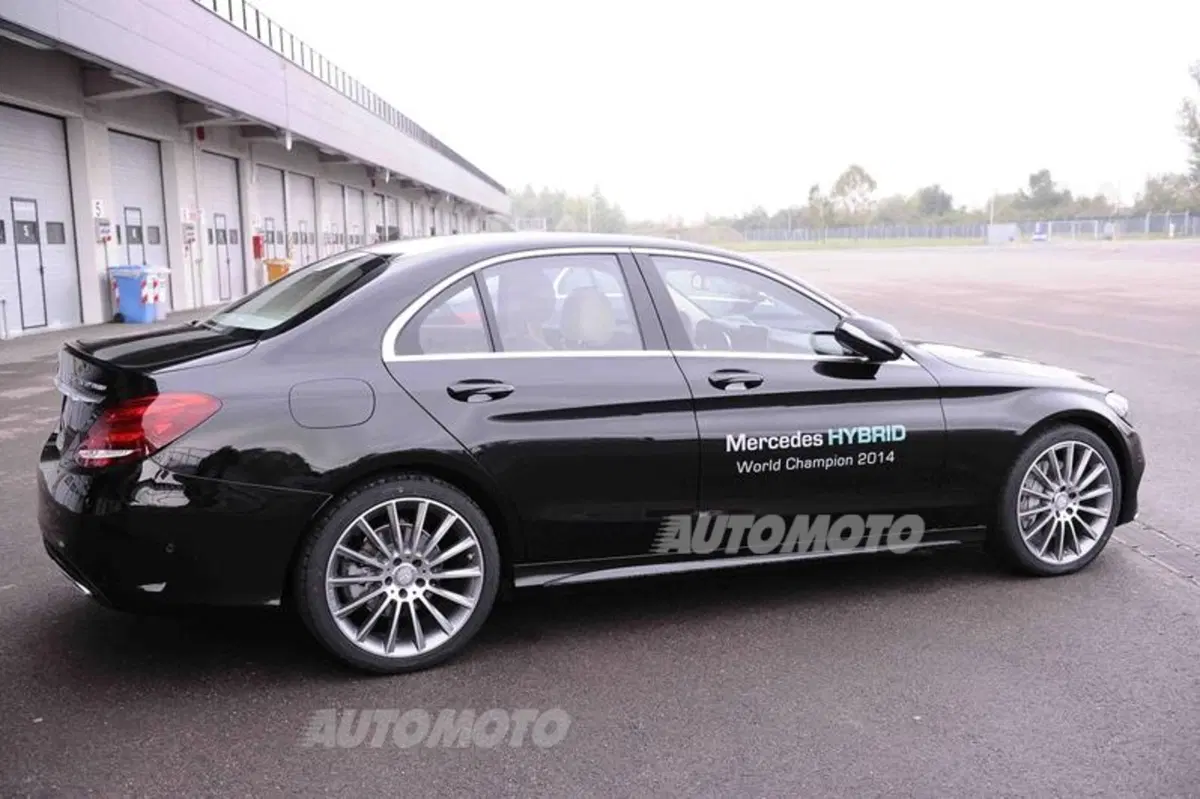 Mercedes C300 BlueTec Hybrid (15)
