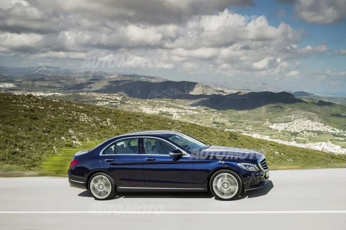 Mercedes C300 BlueTec Hybrid (22)