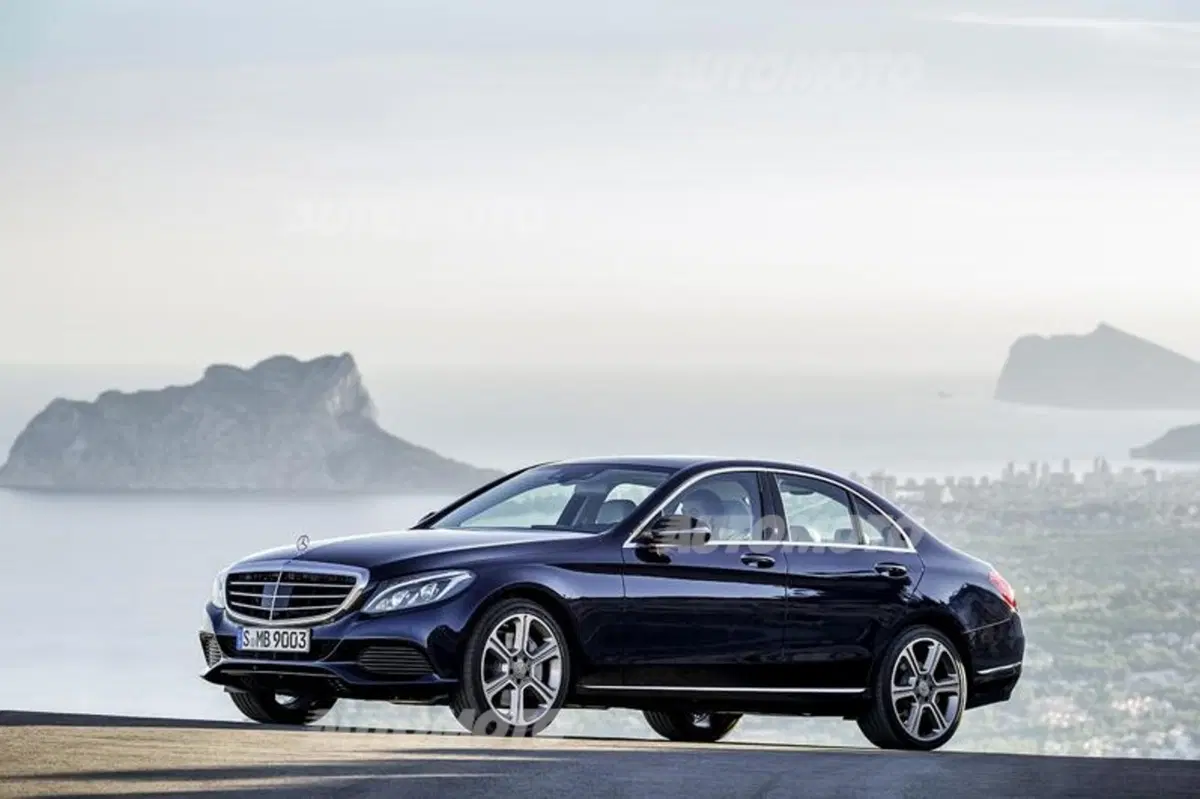 Mercedes C300 BlueTec Hybrid (23)