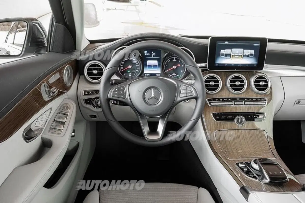 Mercedes C300 BlueTec Hybrid (32)