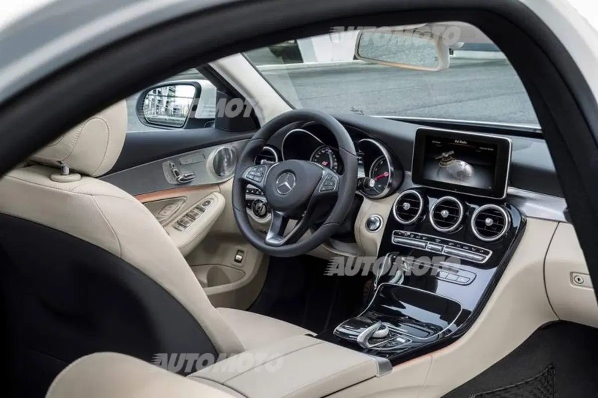 Mercedes C300 BlueTec Hybrid (38)