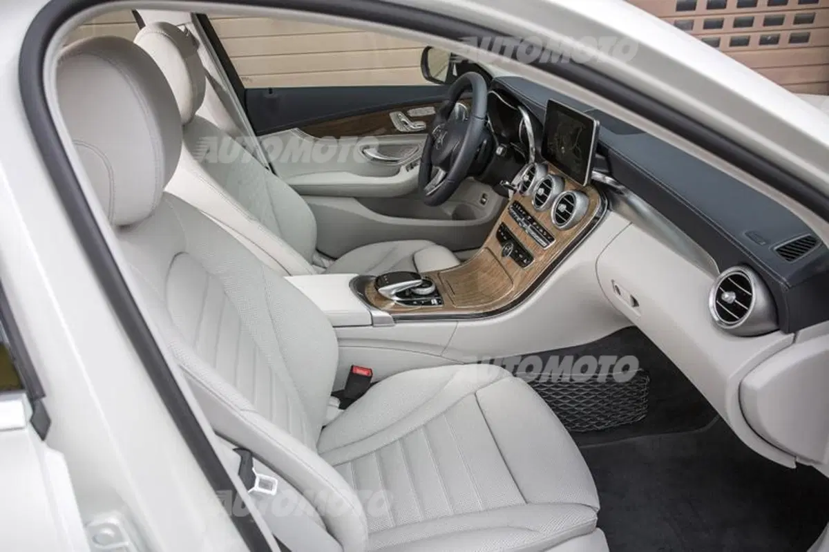 Mercedes C300 BlueTec Hybrid (41)