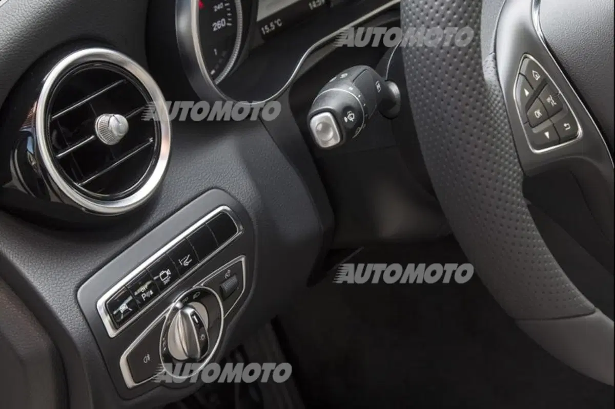 Mercedes C300 BlueTec Hybrid (54)